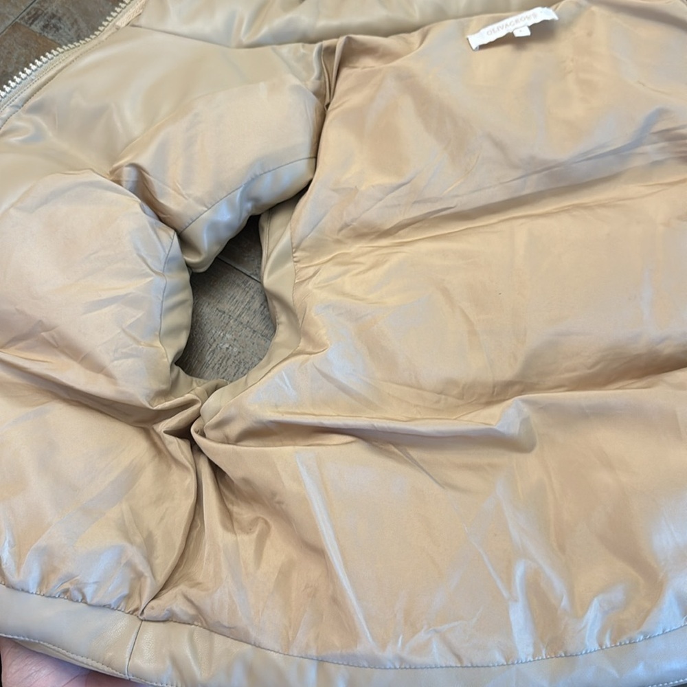 OLIVACEOUS liza faux leather cropped puffer vest in tan - Picture 11 of 11